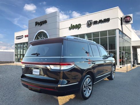 Used 2024 Lincoln Navigator Reserve image 2