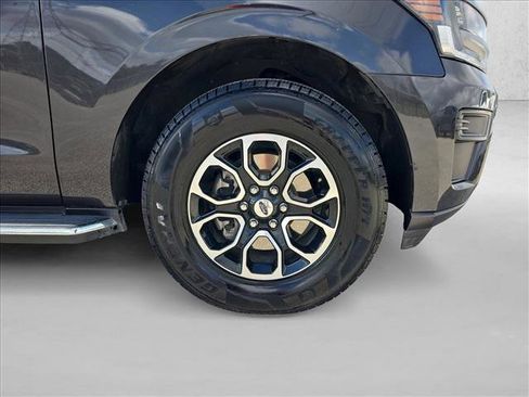 Used 2022 Ford Expedition Max XLT image 24