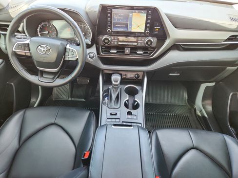 Used 2022 Toyota Highlander XLE image 9