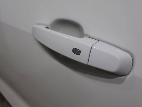 Used 2021 Chevrolet Blazer LT w/ LPO, Black Grille Bar Package image 9