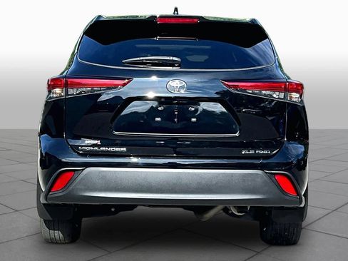Used 2023 Toyota Highlander XLE AWD/4WD image 5