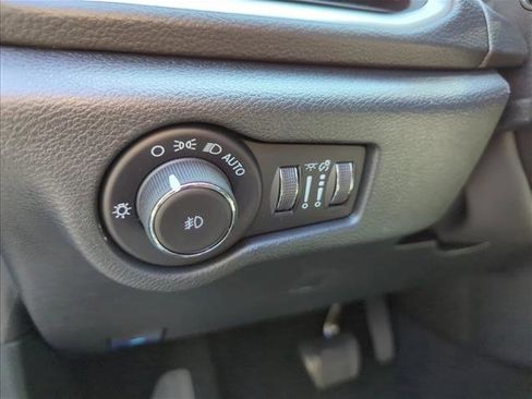 New 2026 Chrysler Pacifica Select image 16