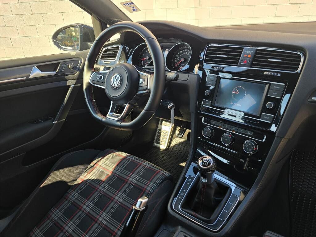 Used 2018 Volkswagen GTI S FWD image 12