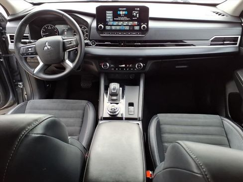 Used 2024 Mitsubishi Outlander SE image 25