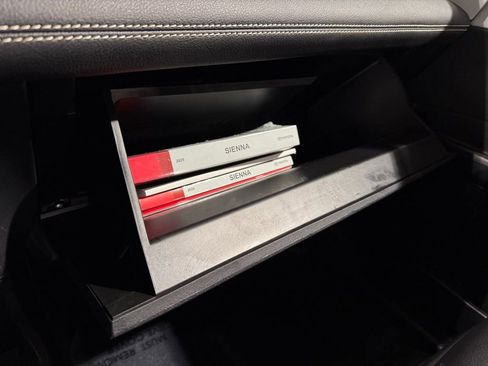 Certified 2025 Toyota Sienna XSE image 32