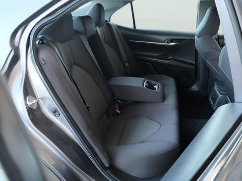 Used 2020 Toyota Camry LE image 24