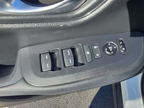 Used 2023 Honda HR-V LX image 19
