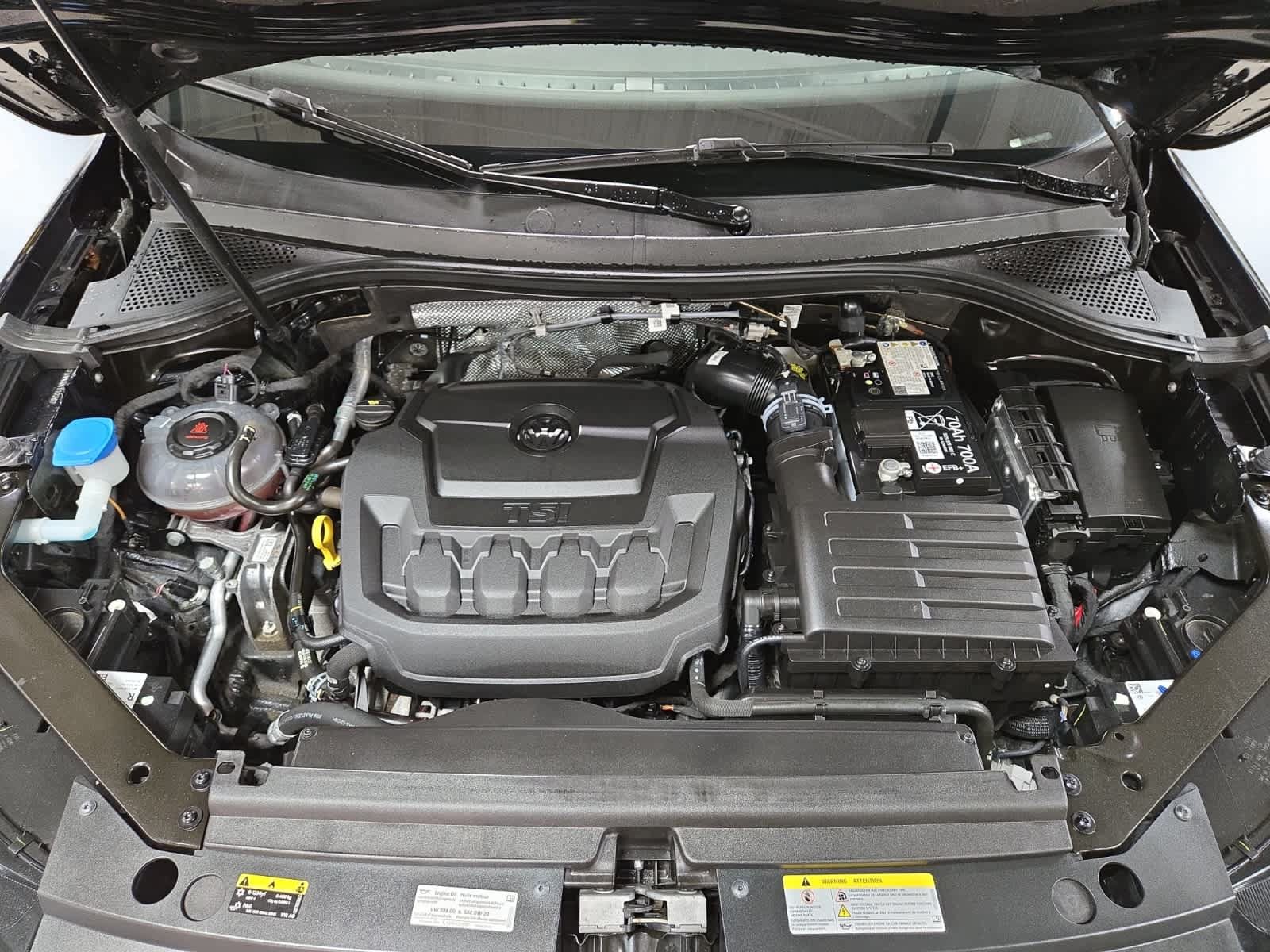 Used 2024 Volkswagen Tiguan SE R-Line AWD/4WD image 8