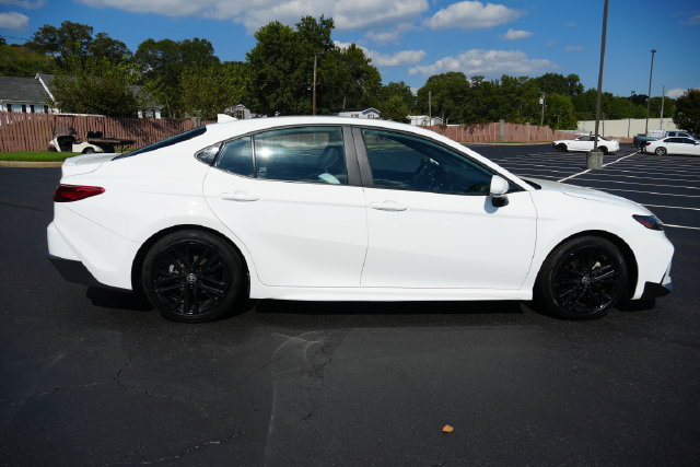 Used 2025 Toyota Camry SE FWD image 10