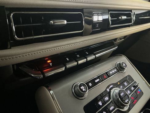 Used 2023 Lincoln Aviator AWD image 22