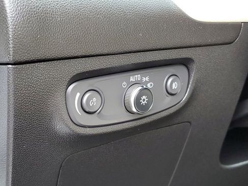 Used 2021 Buick Encore GX Essence image 10