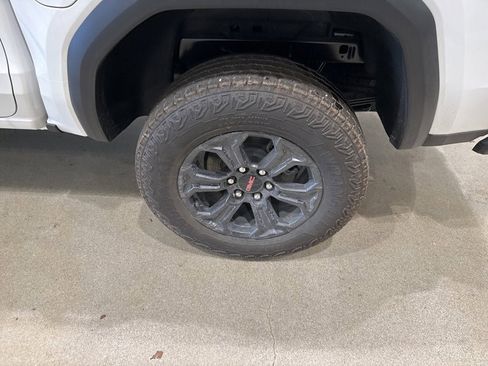 New 2025 GMC Canyon Elevation w/ Convenience Package image 10