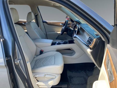 Used 2025 Volkswagen Atlas SE FWD image 15