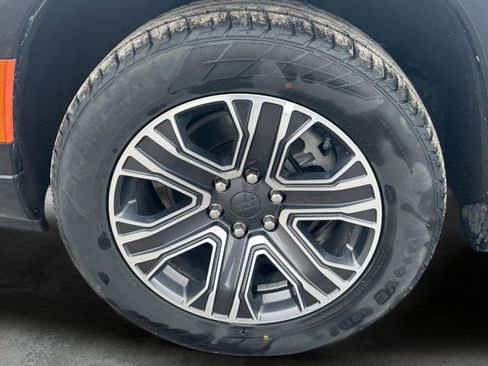 Used 2024 Jeep Wagoneer Series II w/ Flexible Seating Group image 10