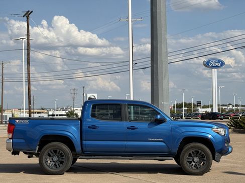 Used 2016 Toyota Tacoma SR5 w/ Towing Package RWD image 3