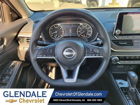 Used 2024 Nissan Altima 2.5 SV image 25