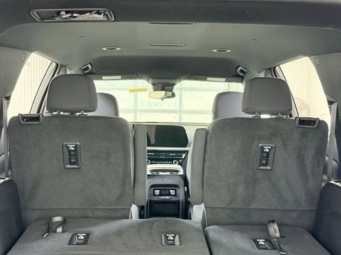 Used 2025 Chevrolet Traverse LT FWD image 34