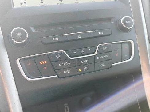 Used 2017 Ford Fusion SE w/ Equipment Group 202A image 15