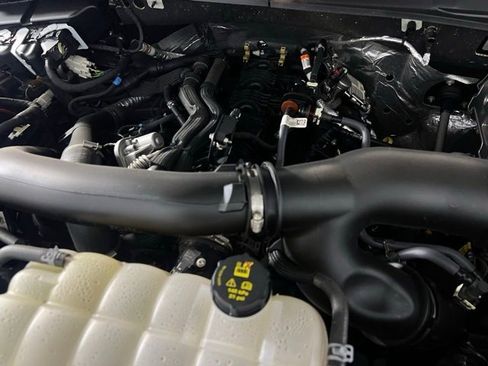 Used 2024 Ford Expedition XLT image 17