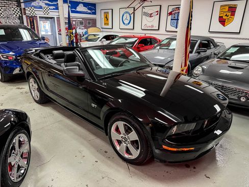 Used 2006 Ford Mustang GT Premium image 8