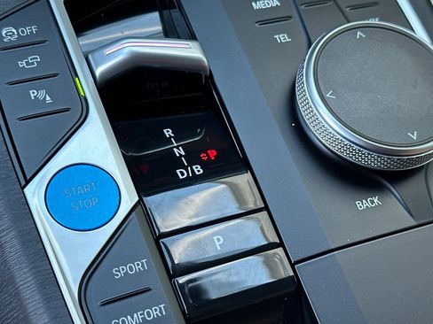 Used 2025 BMW i4 eDrive40 image 26