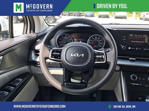 Used 2023 Kia Carnival LX FWD image 23