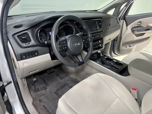 Used 2020 Kia Sedona LX FWD image 13