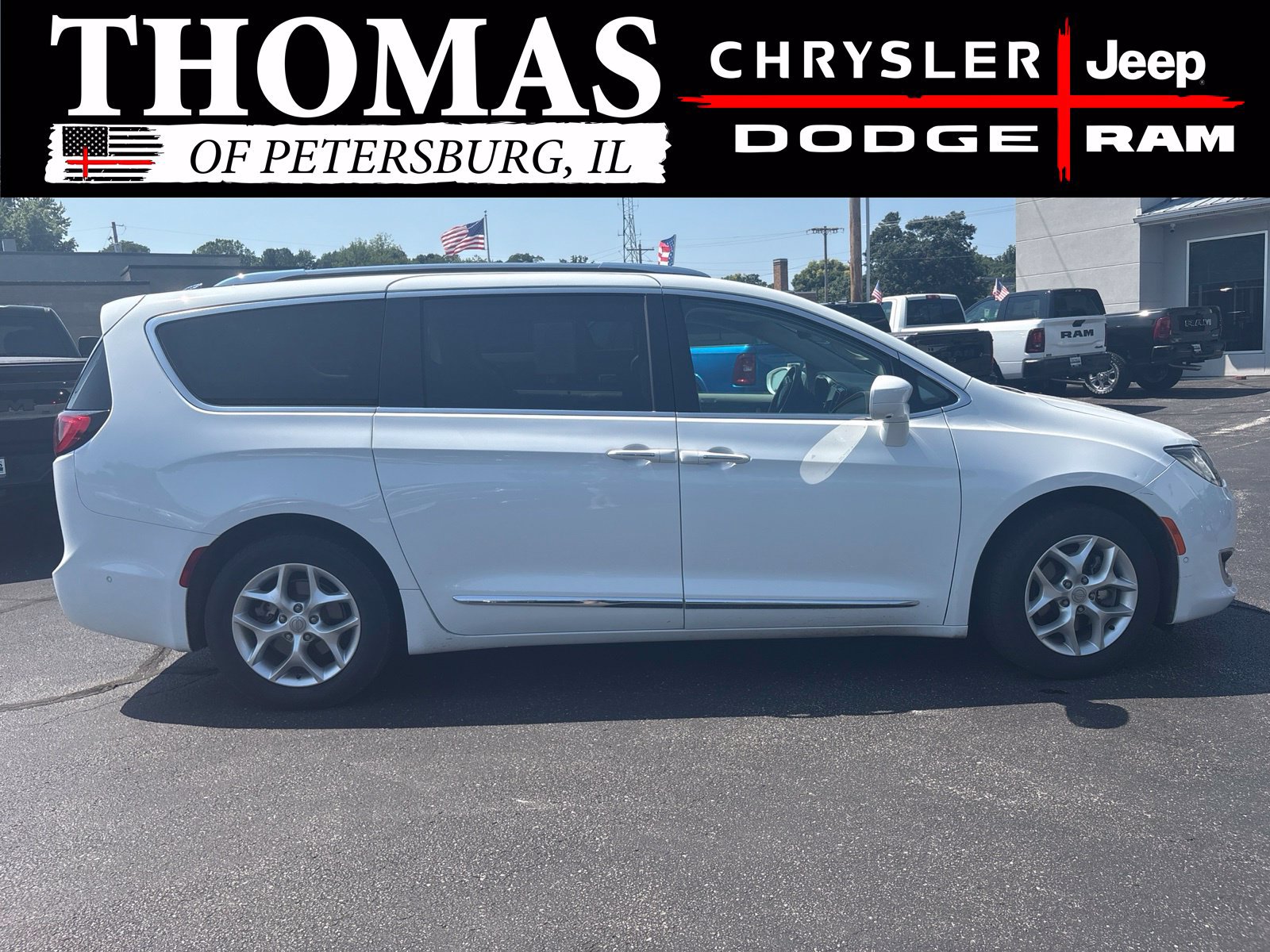 Used 2020 Chrysler Pacifica Touring-L Plus w/ Tire & Wheel Group FWD image 8