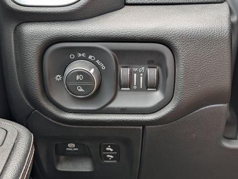 Used 2025 RAM 1500 Laramie AWD/4WD image 26