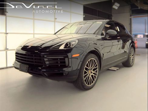 Used 2023 Porsche Cayenne Platinum Edition AWD/4WD image 1