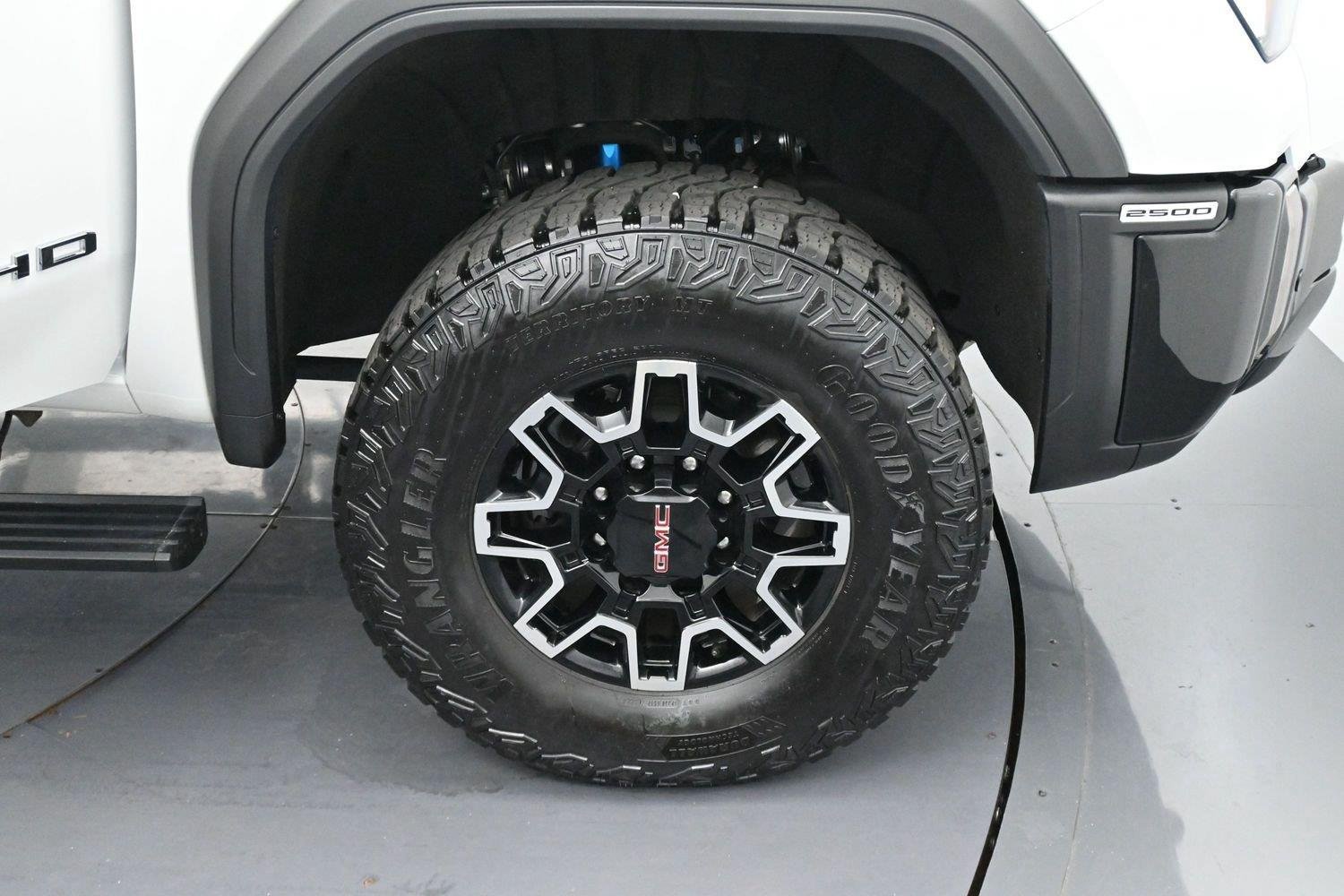 Used 2024 GMC Sierra 2500 AT4X AWD/4WD image 36