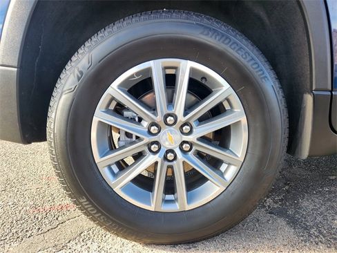 Used 2023 Chevrolet Traverse LT image 15