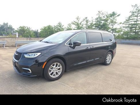 Used 2022 Chrysler Pacifica Touring-L FWD image 1