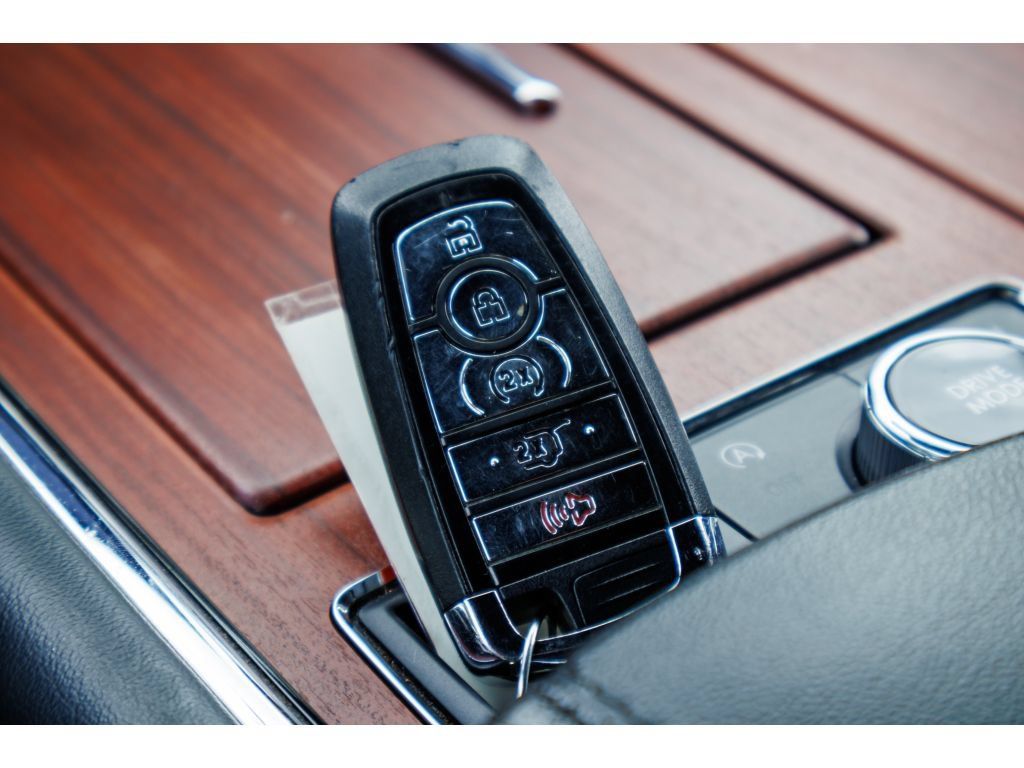Used 2024 Lincoln Navigator L 4WD image 32