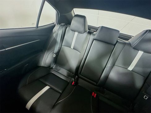 Used 2025 Toyota Camry SE image 12