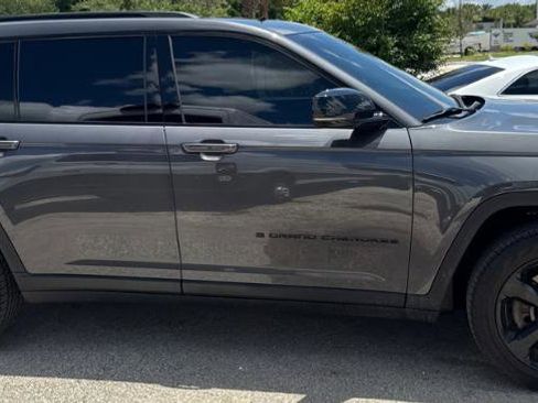Used 2022 Jeep Grand Cherokee L Limited w/ Black Appearance Package RWD image 4