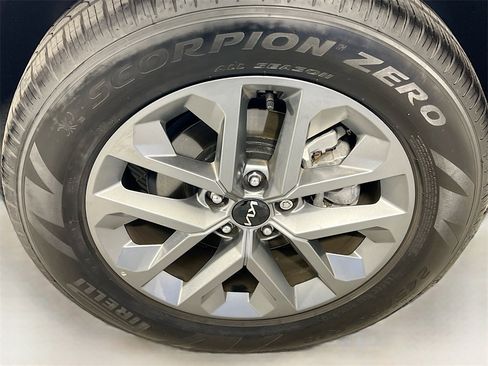 Certified 2025 Kia Telluride LX image 32