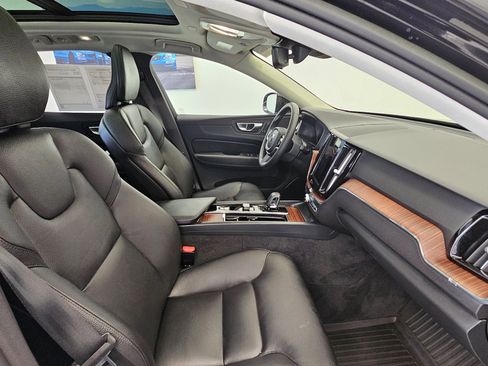 Certified 2023 Volvo XC60 B5 Plus image 10