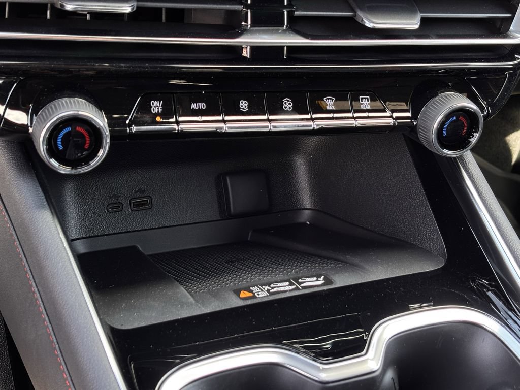 New 2026 Chevrolet Traverse RS w/ LPO, Floor Liner Package FWD image 18