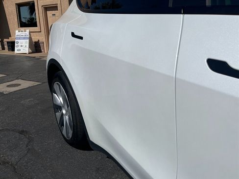 Used 2024 Tesla Model Y Long Range RWD image 27