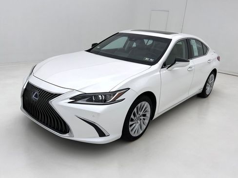 Used 2019 Lexus ES 300h image 4
