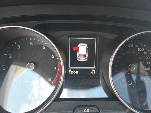 Used 2019 Volkswagen Tiguan SE w/ Panoramic Sunroof Package image 11