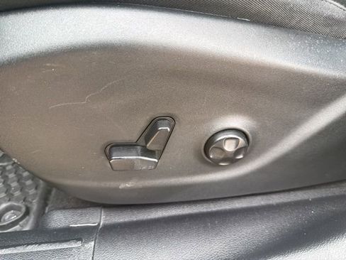 Used 2019 Jeep Cherokee Latitude Plus w/ Cold Weather Group image 12