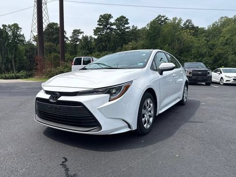 Used 2025 Toyota Corolla LE FWD image 1