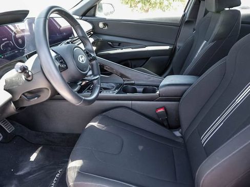 Certified 2025 Hyundai Elantra SEL FWD image 17