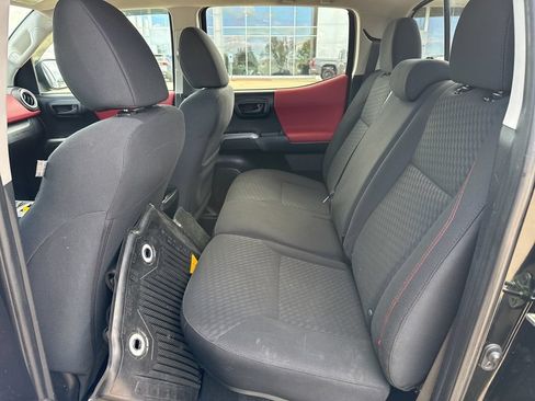 Used 2020 Toyota Tacoma SR5 w/ Technology Package AWD/4WD image 9