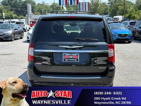Used 2015 Chrysler Town & Country Limited Platinum FWD image 4