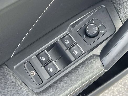 Certified 2022 Volkswagen Tiguan SE R-Line FWD image 20