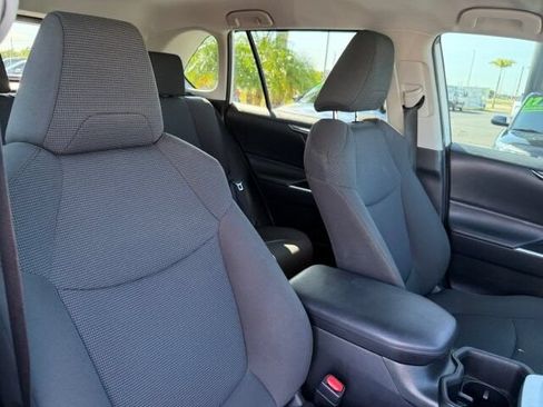 Used 2022 Toyota RAV4 LE FWD image 12