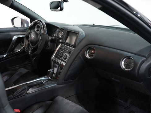 Used 2009 Nissan GT-R Premium image 34